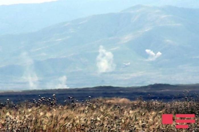 Les Arméniens mettent le feu au village azerbaïdjanais occupé