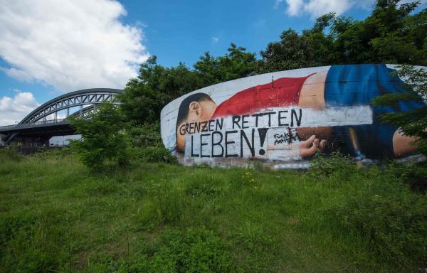 Une fresque représentant le petit Aylan vandalisée