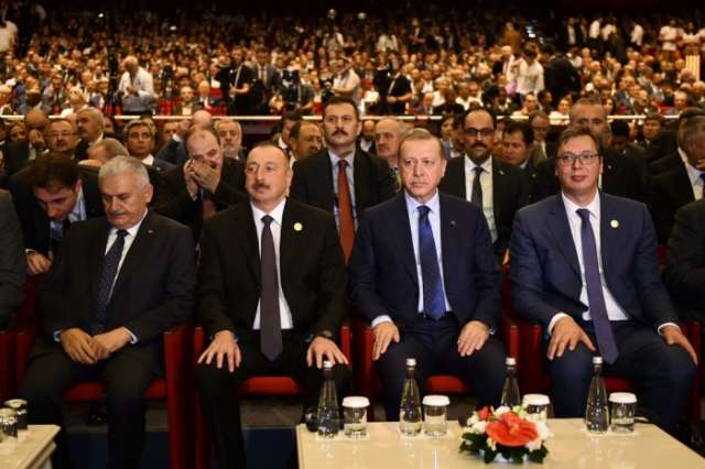 يشترك رئيس أذربيجان الهام علييف في اجتماع الرؤساء-صور 