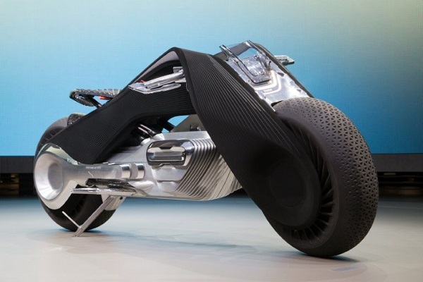 La moto du futur de BMW s`auto-équilibre et nul besoin de casque
