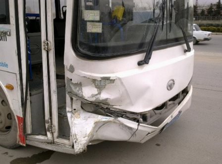 Bakıda daha bir avtobus qəzası: yaralanan var