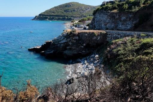 France: un autre maire interdit le burkini après des violences en Corse