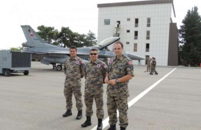 Representatives of Georgian Air Force watch "TurAz Qartalı 2017" exercises
