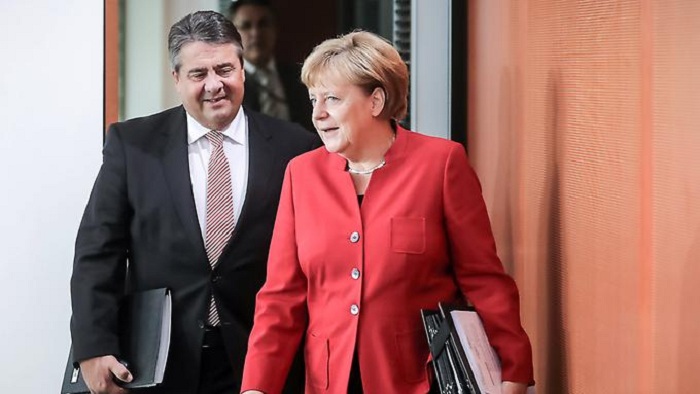 Merkel vergrößert Vorsprung auf Gabriel