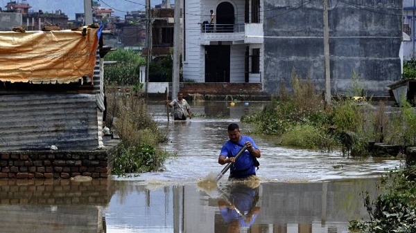 Népal/inondations : 33 morts, une vingtaine de disparus