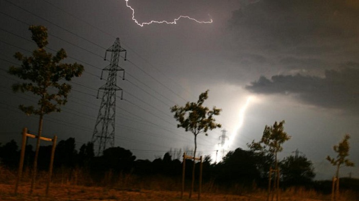 Orages : 120.000 foyers privés d`électricité
