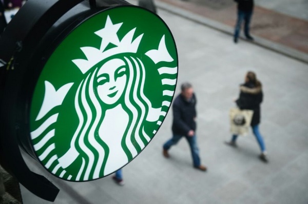 Starbucks attaqué pour avoir remplacé du café par des glaçons