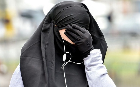 Une coiffeuse jugée en Norvège pour avoir refusé une musulmane voilée