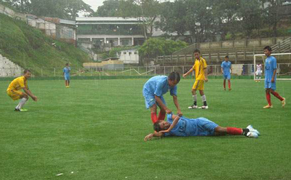 Futbolçu məşqdə öldü