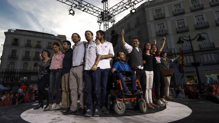 Spanier  protestieren gegen Sozialpolitik
