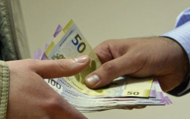 Azərbaycanda sədr rüşvət alarkən tutuldu