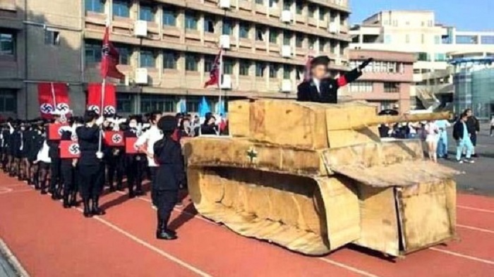 Nazi-Parade an einer Schule hat Konsequenzen