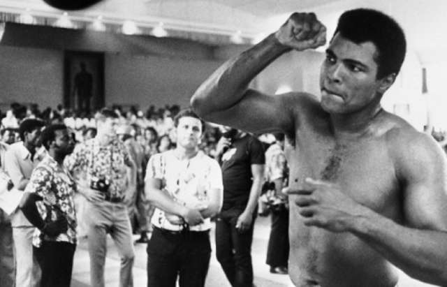 Le fils du boxeur Mohamed Ali retenu en rentrant aux Etats-Unis