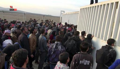 Plus de 20.000 Syriens bloqués à la frontière turque