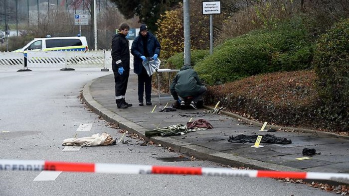 Mann zündet Frau auf offener Straße an