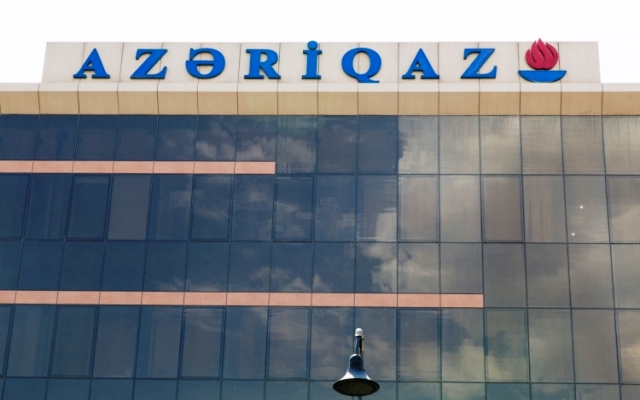 Ata və iki oğlu “Azəriqaz”-ın işçisini döydü