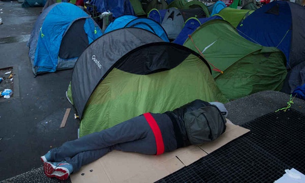Paris: évacuation d`un campement de près de 400 migrants
