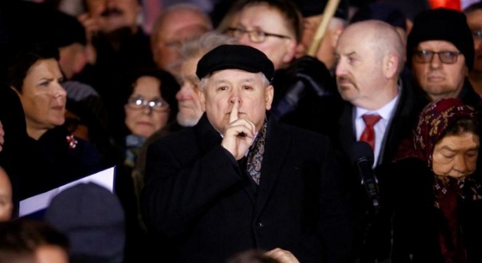 Poland`s Kaczynski leaves parliament after police remove protesters