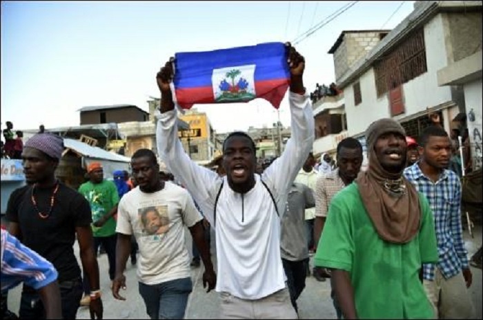 Tausende Menschen fordern Rücktritt von Haitis Präsident Martelly