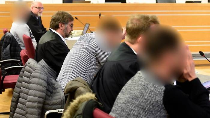 Familie nach Attacken auf Polizei verurteilt