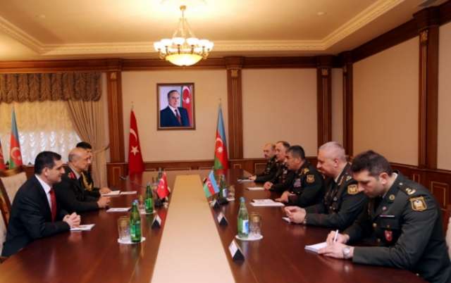 Azerbaijan, Turkey discuss expanding military co-op

