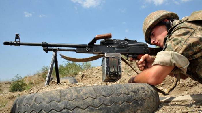 Les armes ne se taisent pas sur la ligne de contact des armées