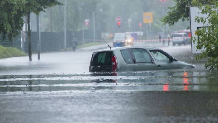 Wassermassen fluten die Hauptstadt