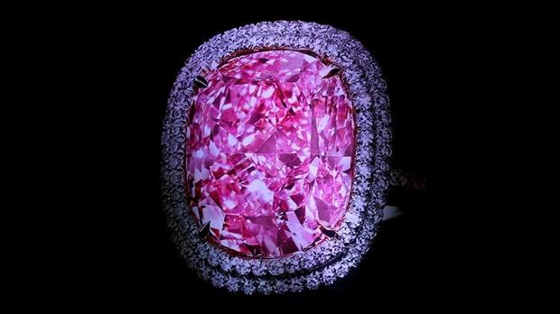 Un diamant rose adjugé pour 28,7 millions de francs à Genève