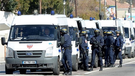 Hostage standoff near French capital ends