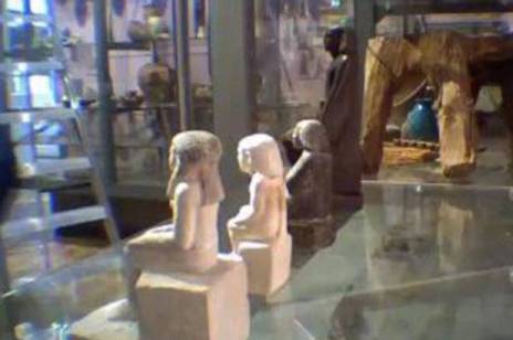 Ancient Egyptian statue moves on its own - VIDEO