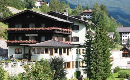 Avropada otel alan azərbaycanlı danışdı