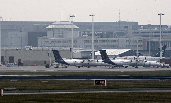 Le corps d`un passager clandestin découvert dans un avion à Bruxelles