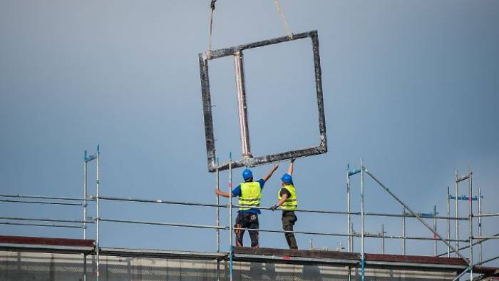 Arbeitslosenzahl fällt unter 2,5 Millionen