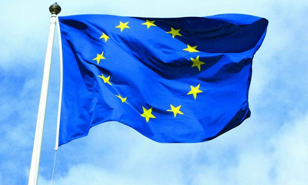 UE: Varsovie "ne cédera jamais à un ultimatum" européen