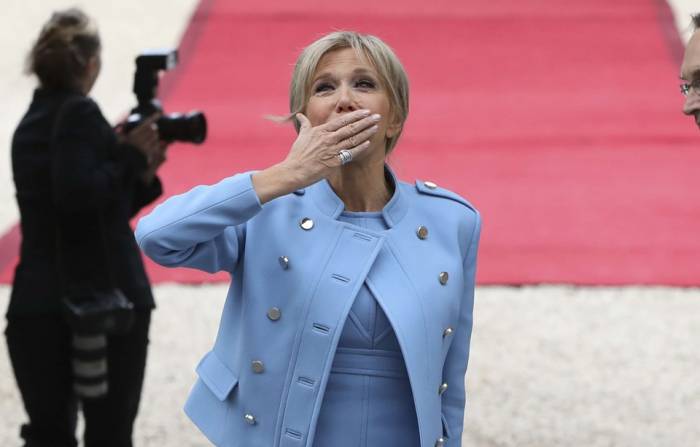 Jackie Kennedy, Melania Trump, Brigitte Macron... Pourquoi des robes bleues?