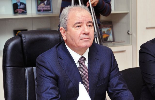Nazir işdən çıxarılması xəbərindən danışdı
