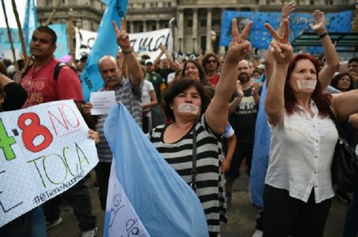 Zehntausende Argentinier protestieren gegen neue Regierung