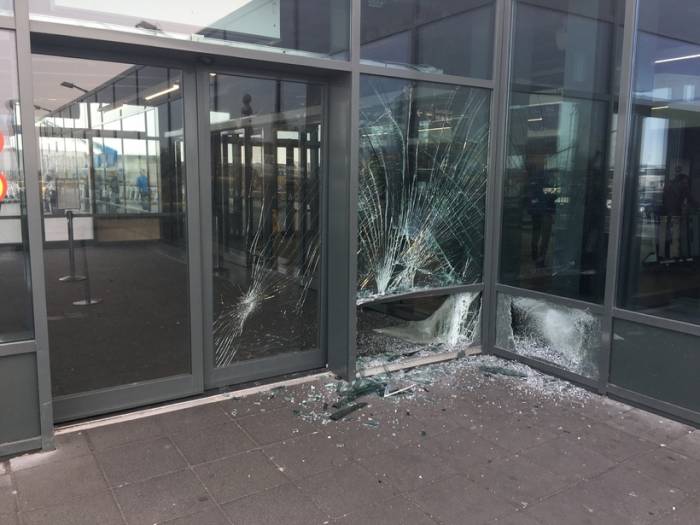 Islande: une voiture fonce sur le terminal d’arrivée d’un aéroport