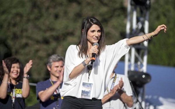 Italie :  Virginia Raggi, première femme élue maire de Rome,VIDEO 