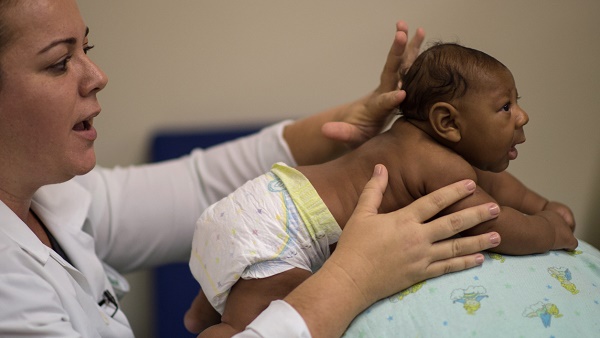 Zika: des `dizaines de milliers` de bébés pourraient naître avec des malformations