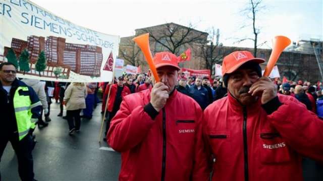 Siemens workers vow fightback against mass job cull in Germany