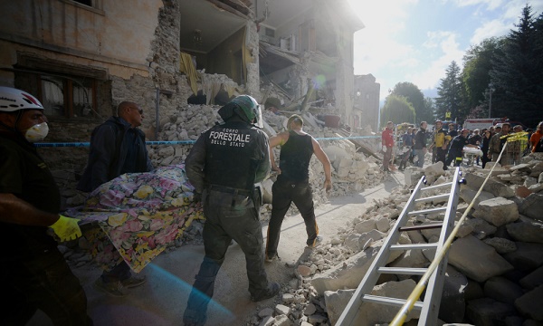 Séisme en Italie: 267 morts et plus de 400 blessés selon un nouveau bilan