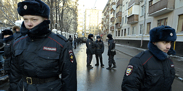 A Saint-Pétersbourg, le policier tirait sur les voitures mal garées