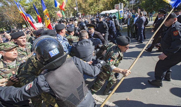 Protesters clash with police outside Moldovan parliament building 