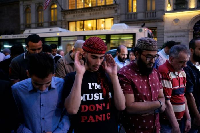 New York: 200 personnes célèbrent l'Iftar devant Trump Tower