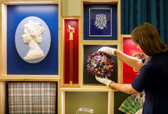 Les cadeaux à la reine Elizabeth II exposés à Buckingham