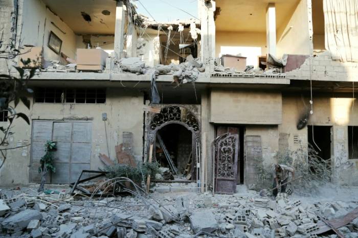 Huit civils tués par un raid aérien sur une ville rebelle de Syrie