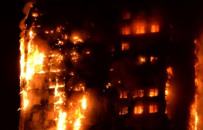 Londres : 30 blessés après le gigantesque incendie d'une tour d'habitation - Mise à jour