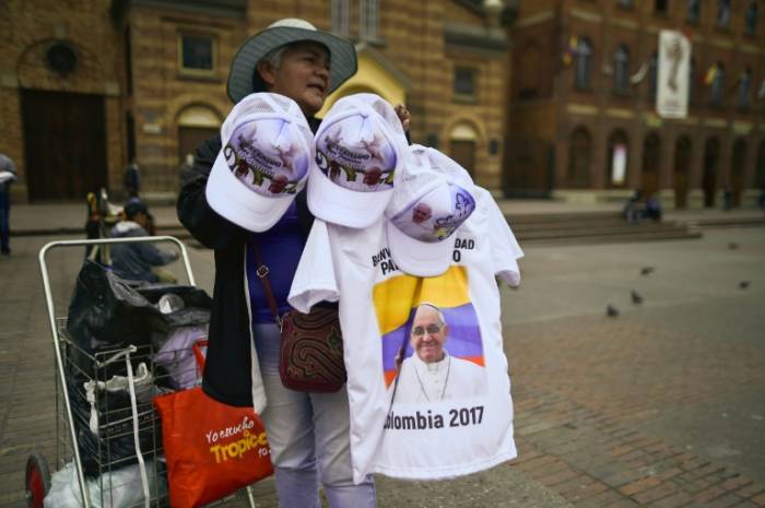Le pape part pour la Colombie pour y défendre la paix