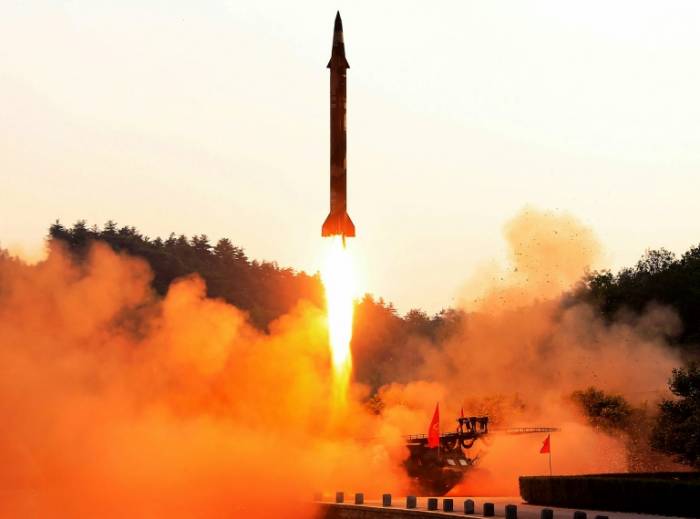 Pyongyang tire un nouveau missile, Trump dénonce une "absurdité"